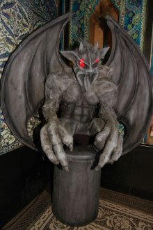 living statues gargoyles