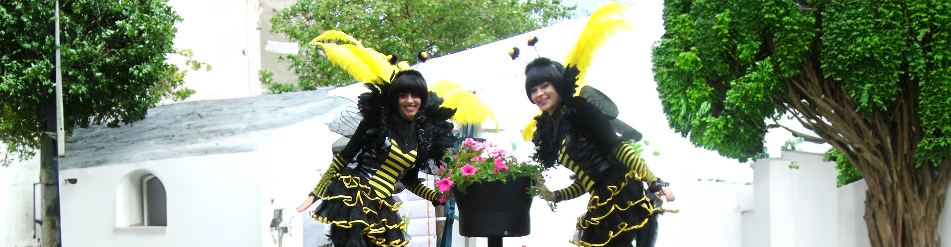 busy bees stilt walkers 1